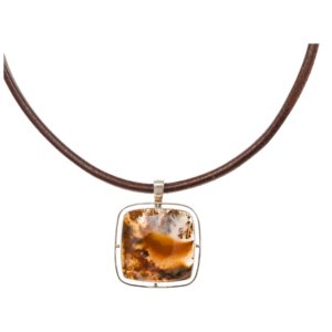 Colar missangas rosa com pingente rosa