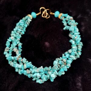 Colar curto 4 em 1 de pedras naturais  cor tiffany