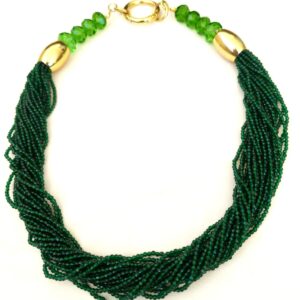 Colar curto torcido de miçangas verde esmeralda