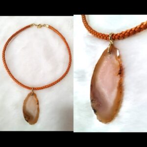 Colar cordão com pingente de pedra natural